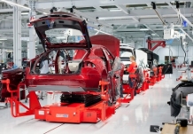 Исследование: сколько тратит Tesla и зарабатывает Porsche на продаже одного авто? 