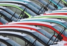 Колебания курса доллара спровоцировали рост украинского авторынка в августе